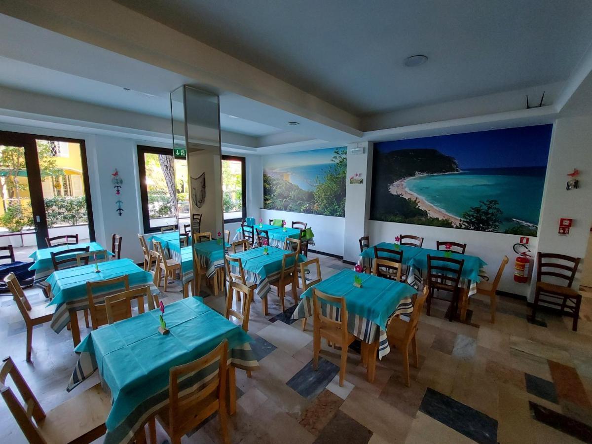 Hotel Senza Pensieri Riccione Ngoại thất bức ảnh