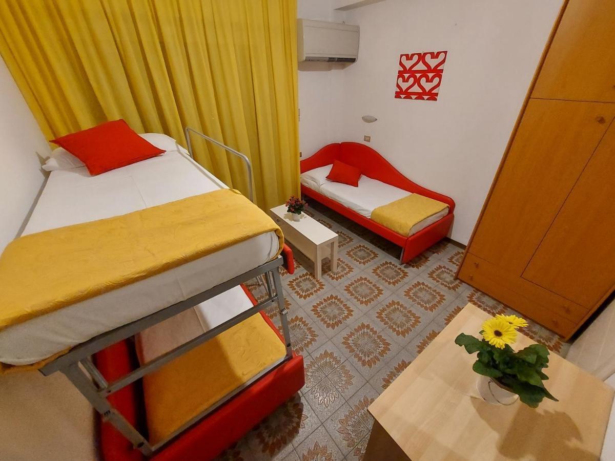 Hotel Senza Pensieri Riccione Ngoại thất bức ảnh
