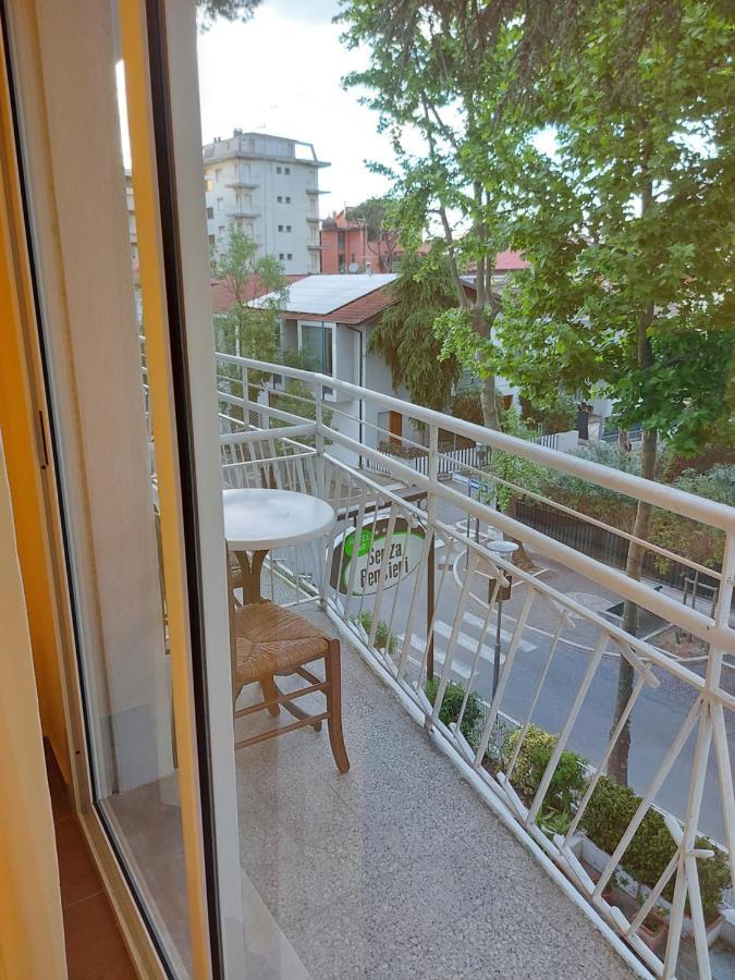Hotel Senza Pensieri Riccione Ngoại thất bức ảnh