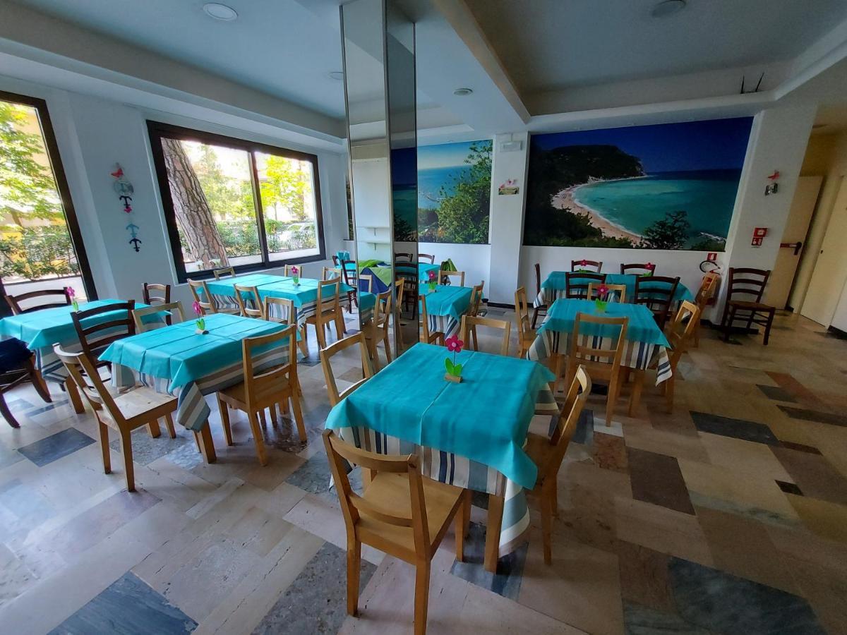 Hotel Senza Pensieri Riccione Ngoại thất bức ảnh