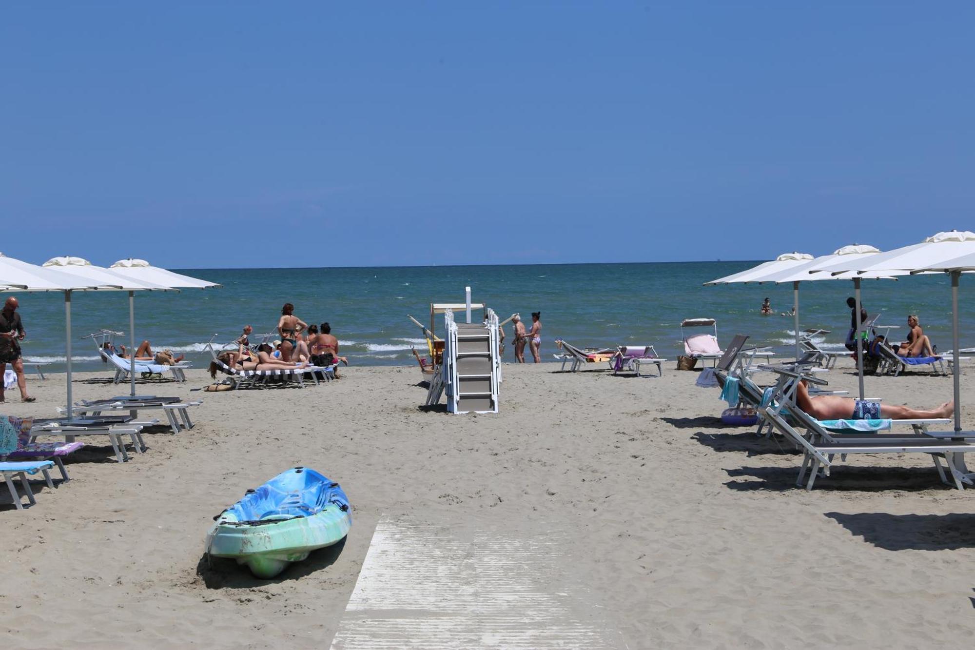 Hotel Senza Pensieri Riccione Ngoại thất bức ảnh